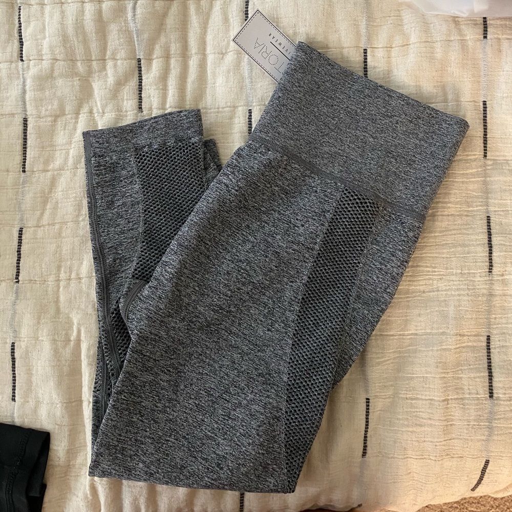 Astoria Seamless Mesh 3/4 Legging